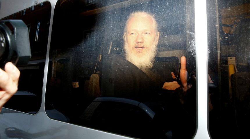 İngiltere'den Julian Assange kararı! İçişleri Bakanı Priti Patel onayladı: WikiLeaks "kara bir gün” dedi