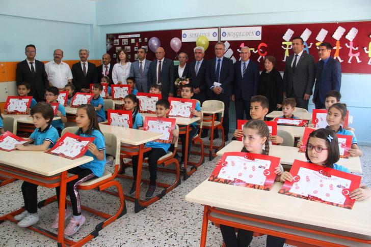 İç Anadolu'daki okullarda karne heyecanı yaşandı G2