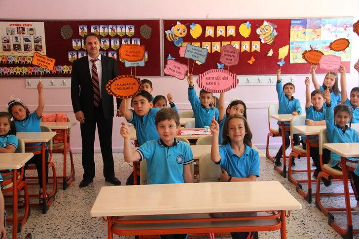 İç Anadolu'daki okullarda karne heyecanı yaşandı G4