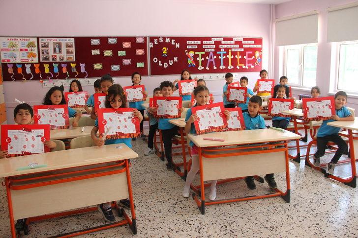 İç Anadolu'daki okullarda karne heyecanı yaşandı G5