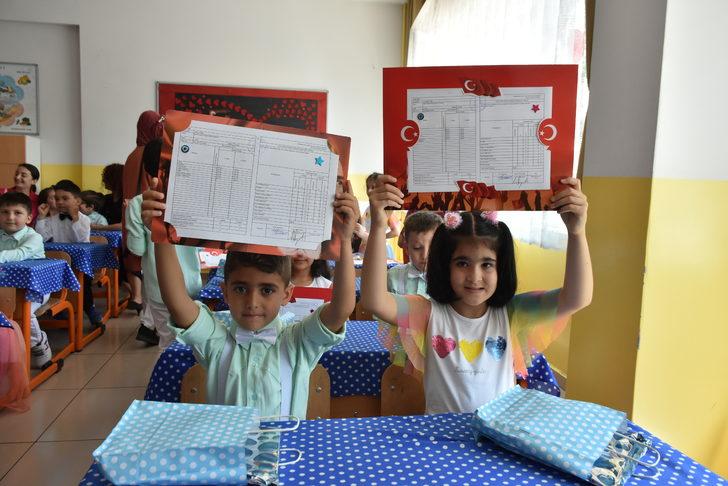 Sadece 2 şehirde 65 kentin nüfusundan fazla öğrenci karne aldı G4