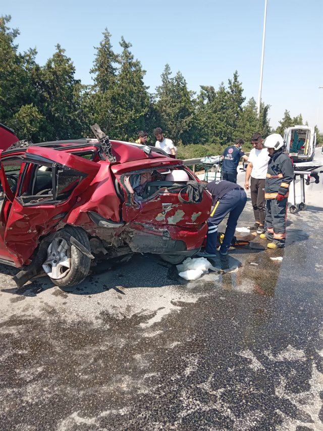 Mersin'de iki otomobilin çarpışması sonucu 5 kişi yaralandı