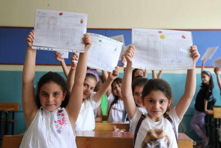 Öğrenciler karne heyecanı yaşadı G2