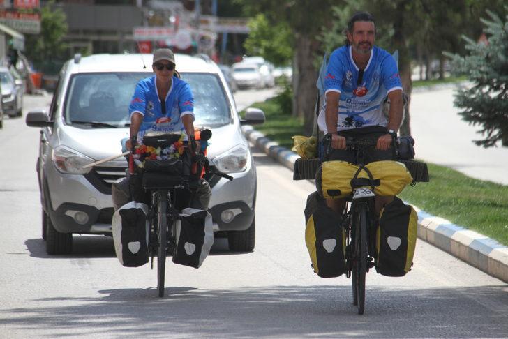 Bisikletle dünya turuna çıkan Arjantinli ikili, Konya'da mola verdi G3