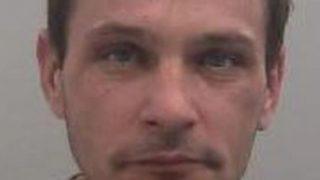 Sokak ortasında iğrenç olay! Yerde baygın yatan kadına defalarca tecavüz etti