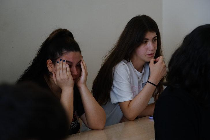 Balıkesir'de mezun olacağı hafta yangında ölen liselinin okulunda buruk karne töreni G5