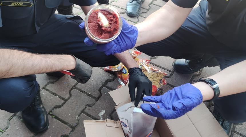 Kastamonu'da salça kavanozuna uyuşturucu saklayan 2 şüpheli gözaltına alındı