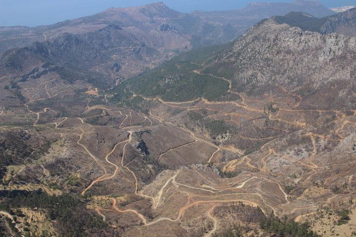 Mersin'de geçen yılki yangınlardan etkilenen ormanlar havadan görüntülendi G3
