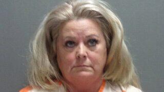 Cenazede tabutun üzerine çıkıp cesedin yüzüne tükürdü! Cezası ağır oldu