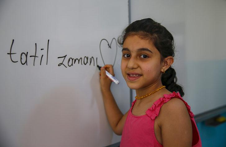 Diyarbakır ve Elazığ'da öğrenciler karnelerini aldı G3