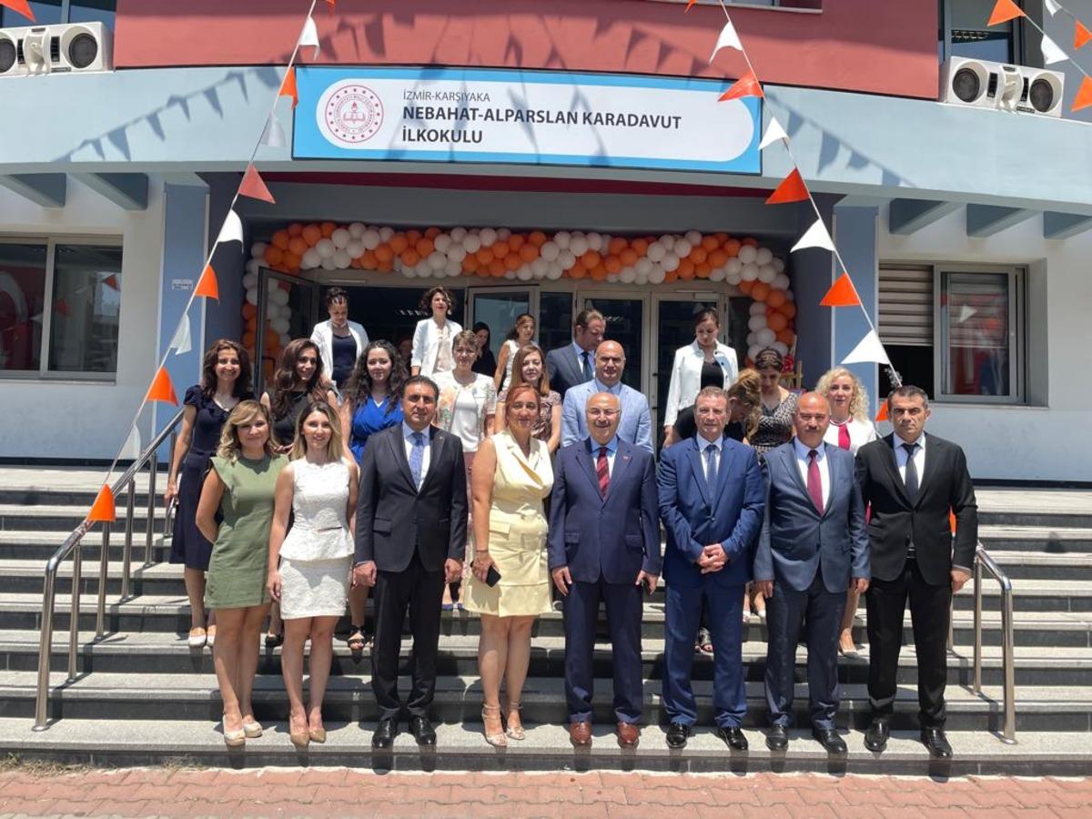 İzmir'de 738 bin &ouml;ğrenci karne heyecanı yaşadı