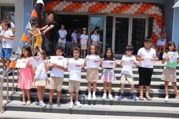 İzmir'de 738 bin öğrenci karne heyecanı yaşadı G4