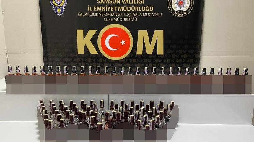 Samsun&rsquo;da kargoyla g&ouml;nderilmiş 95 şişe g&uuml;mr&uuml;k ka&ccedil;ağı i&ccedil;ki ele ge&ccedil;irildi