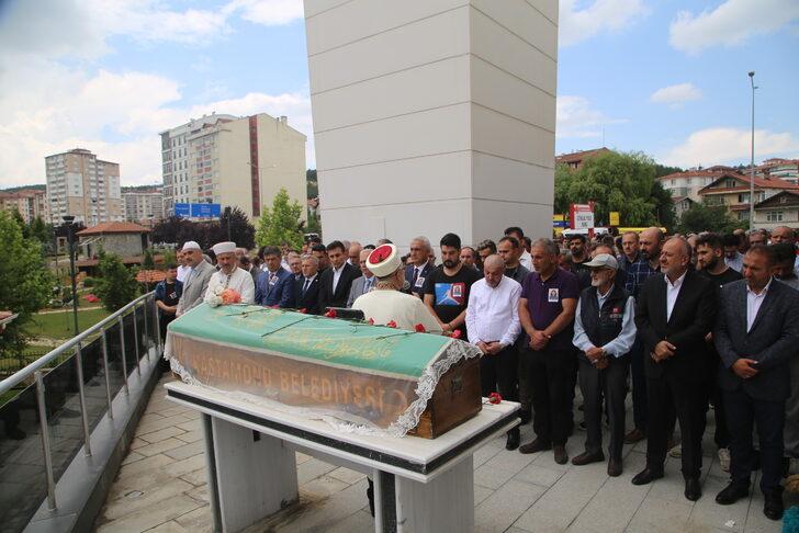Kastamonu'da trafik kazasında yaşamını yitiren öğrenci toprağa verildi G3