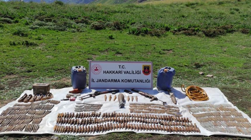Şemdinli kırsalındaki terör operasyonunda mühimmat ve patlayıcı ele geçirildi