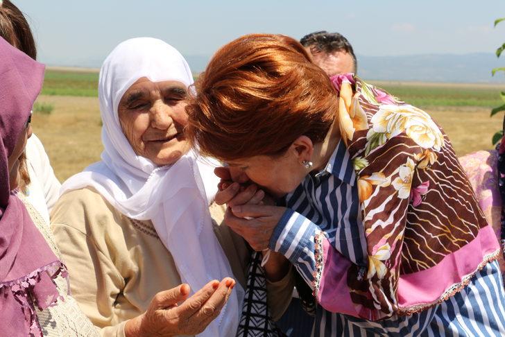 İYİ Parti Genel Başkanı Akşener, Soma'da esnafı ziyaret etti G5