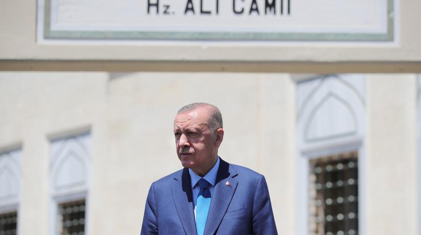 Cumhurbaşkanı Erdoğan cuma namazı sonrası gazetecilerin sorularını yanıtladı: