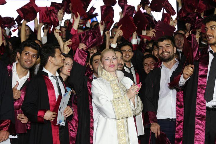 Akdeniz Üniversitesi Tıp Fakültesinden mezun olan 438 öğrenci yemin ederek hekim oldu G4