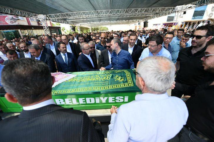 İş insanı Davut Doğan'ın annesinin cenazesi Çanakkale'de toprağa verildi G4