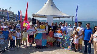 Bursa'da çevre farkındalığı için atık poşetlerden uçurtma yapılarak uçuruldu