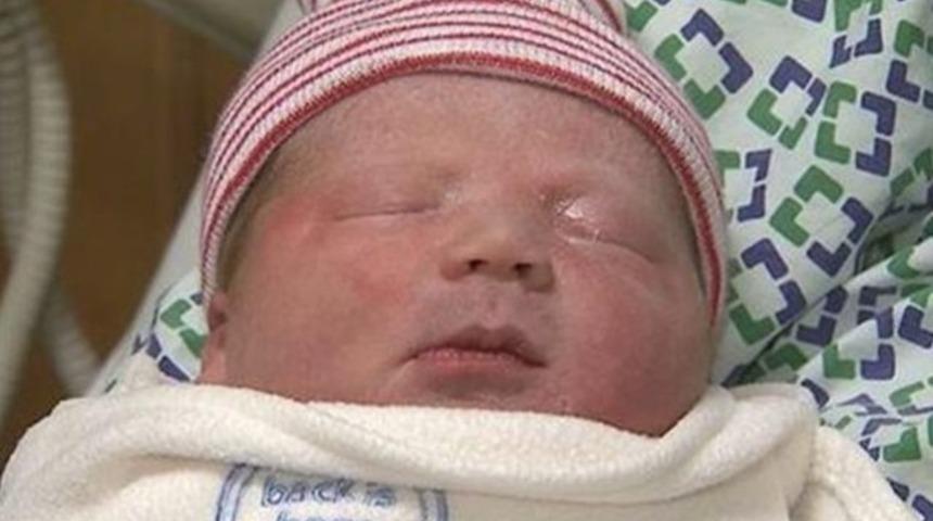 10:11 12.13.14'te d&uuml;nyaya geldi