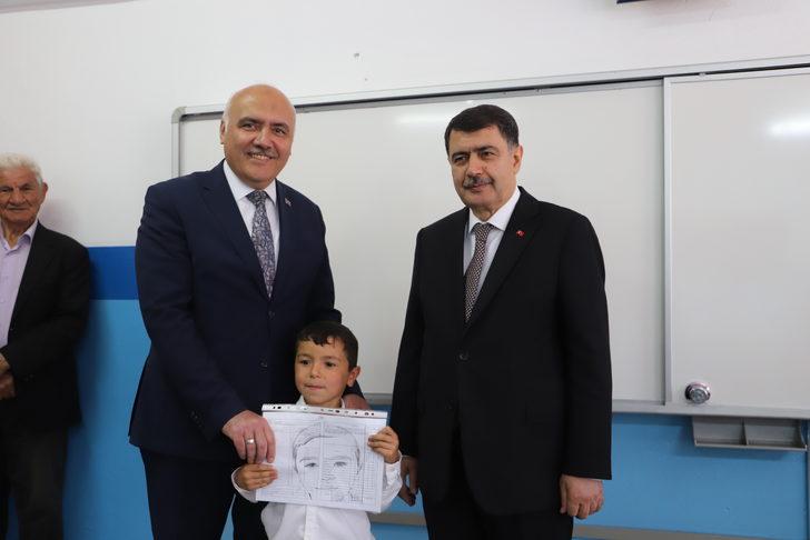 Ankara Valisi Şahin, Kızılcahamam'da karne törenine katıldı G5