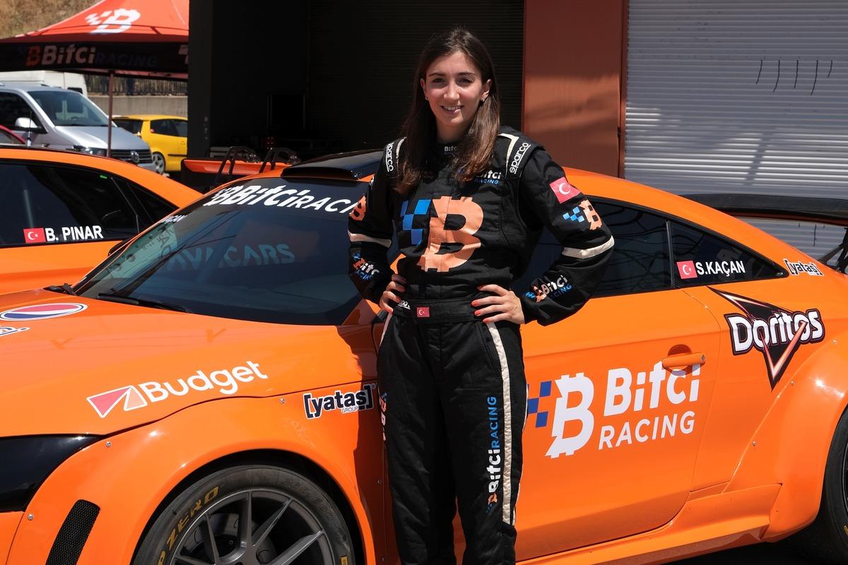 T&uuml;rkiye Pist Şampiyonası'nda 30 yıl aradan sonra kadın pilot yarışacak