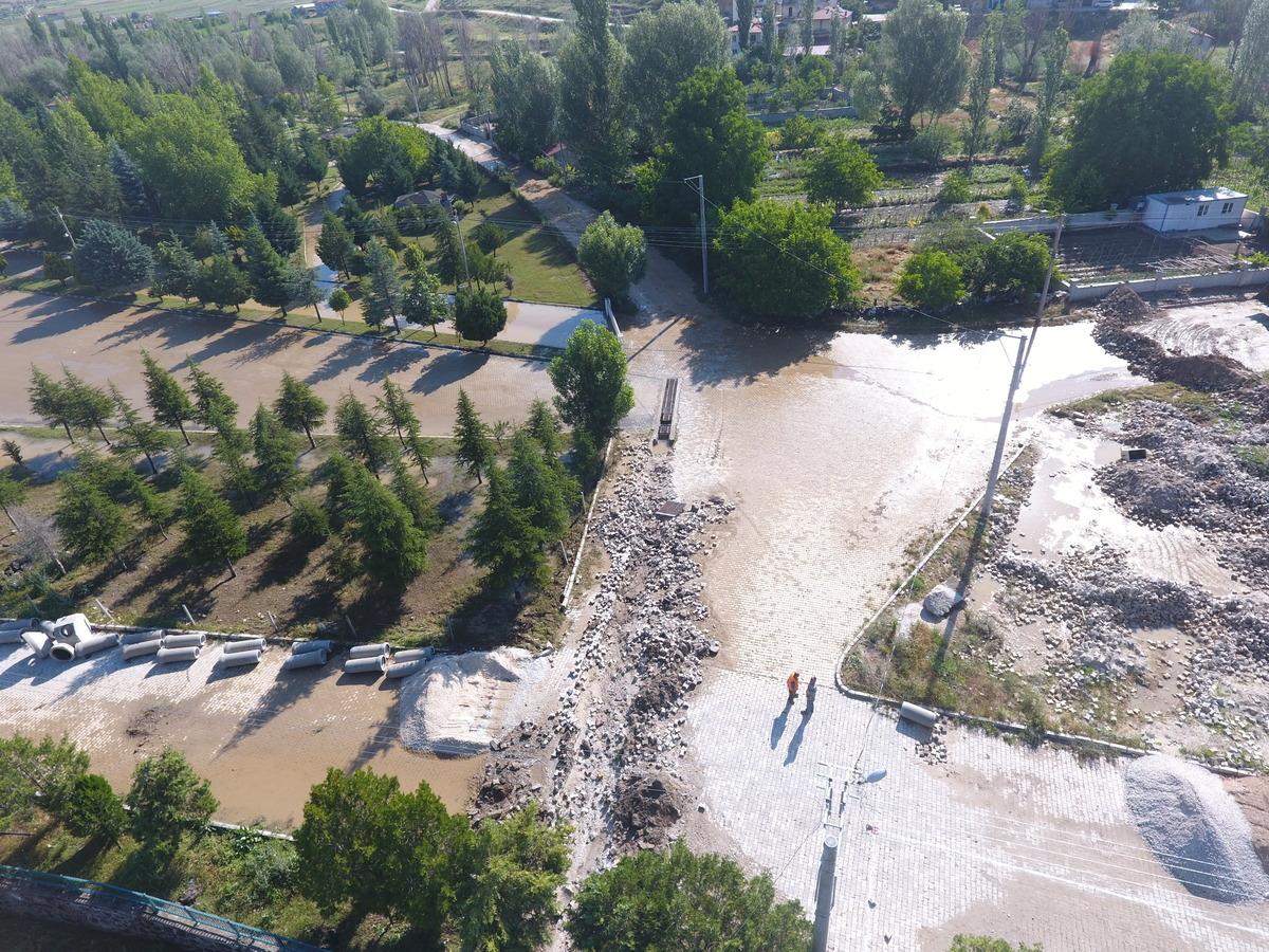 Afyonkarahisar'da sağanak tarım arazilerine zarar verdi