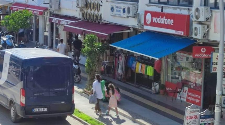 Datça'da telefon bayisinde dolandırıcılık yaptığı iddia edilen şüpheli yakalandı