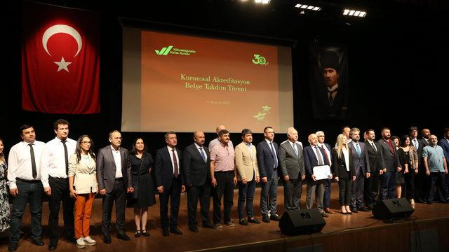 YÖKAK Başkanı Kar, ÇOMÜ'nün Kurumsal Akreditasyon Sertifika törenine katıldı: