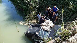 Adana'da dere yatağına devrilen otomobilin sürücüsü yaralandı