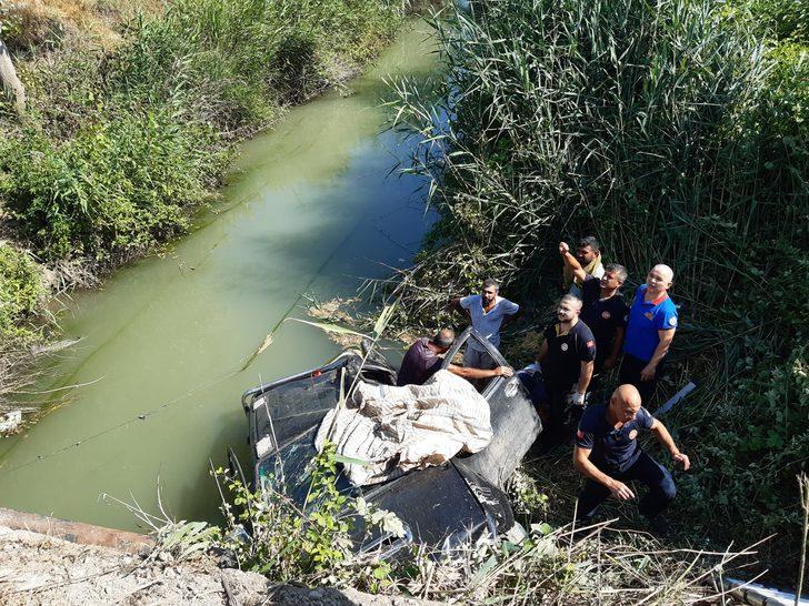 Adana'da dere yatağına devrilen otomobilin sürücüsü yaralandı G4