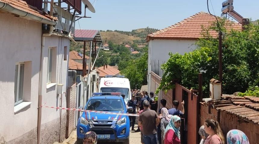 Manisa'da evli çift evlerinde bıçaklanarak öldürülmüş bulundu