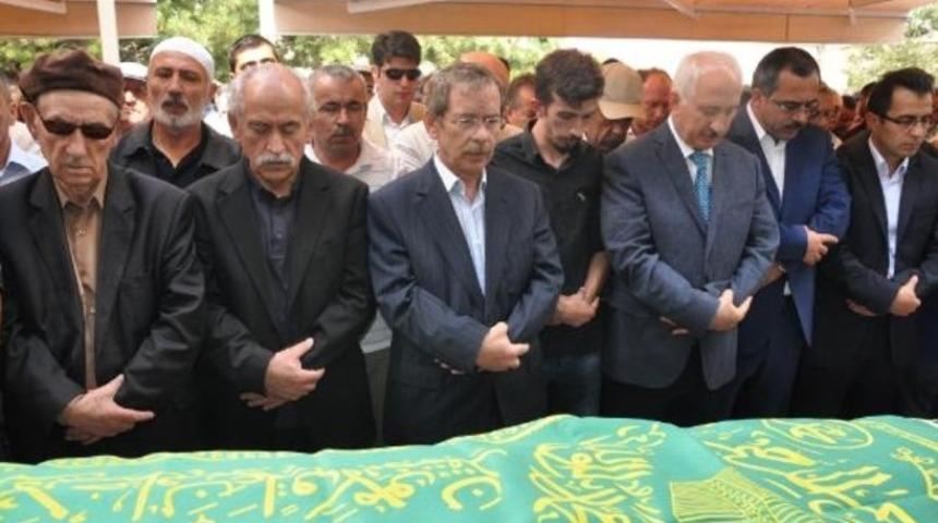 Abdüllatif Şener'in kardeşinin cenaze törenine katıldı