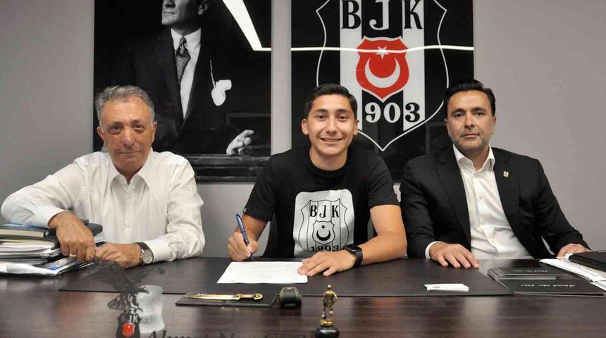 Beşiktaş, genç futbolcu Emirhan İlkhan’ın sözleşmesini uzattı