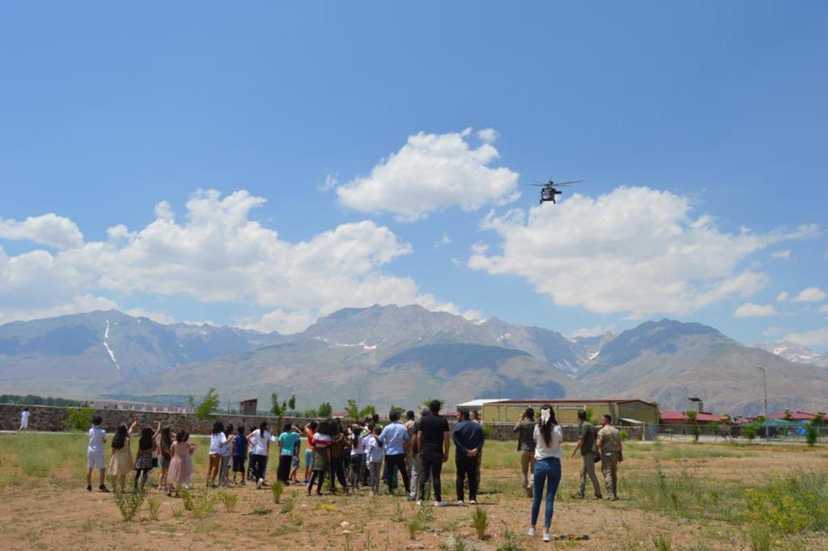 Tunceli'de karne alan &ouml;ğrenciler i&ccedil;in jandarma ekipleri etkinlik d&uuml;zenlendi