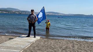 İzmir'de Aliağa Polis Plajı'na mavi bayrak asıldı