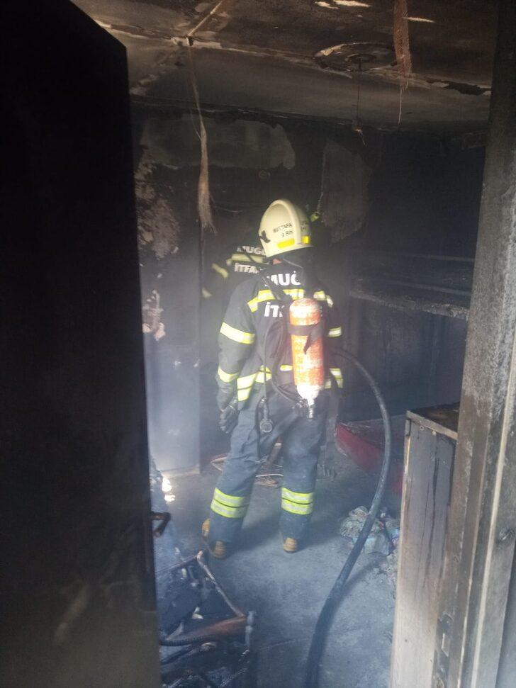 Muğla'da çakmakla oynayan çocuk prefabrik evi yaktı G1