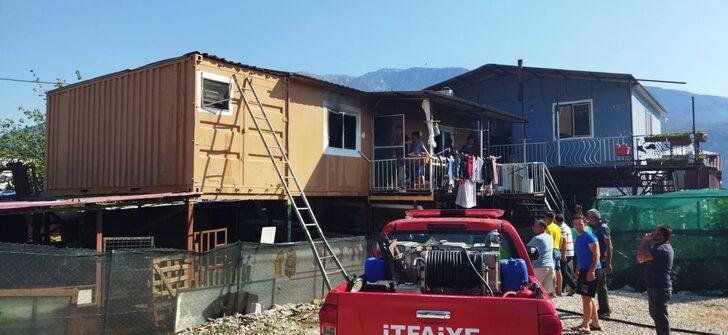 Muğla'da çakmakla oynayan çocuk prefabrik evi yaktı G4