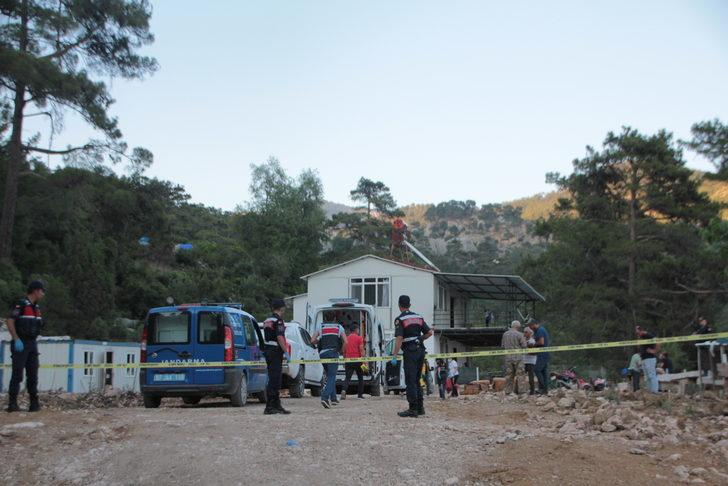 Antalya'da bir kişi, 2 çocuğunu ve eşini av tüfeğiyle öldürdü G2
