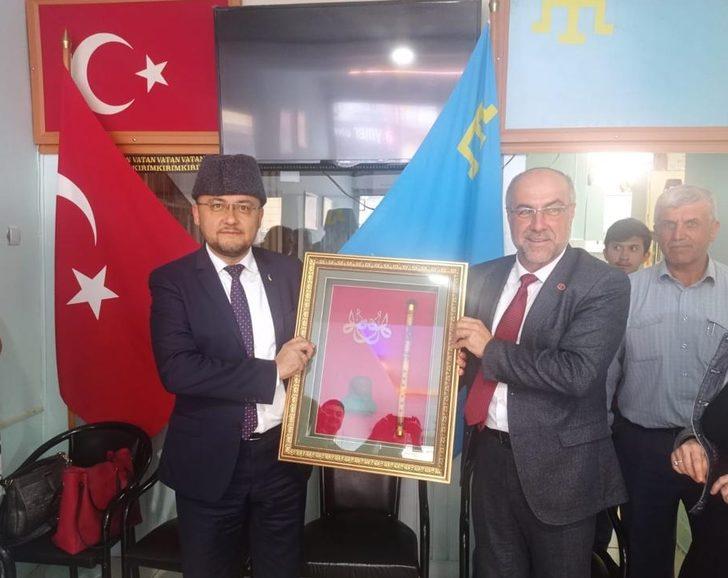 Ukrayna'nın Ankara Büyükelçisi Vasyl Bodnar, Konya'da Kırım Türkleri Derneğini ziyaret etti G1