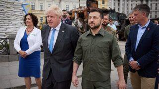Ukrayna savaşı: Kiev'e sürpriz ziyarette bulunan İngiltere Başbakanı Johnson 'Savaşın denklemini değiştirebilecek askeri eğitim programı önerdim' dedi