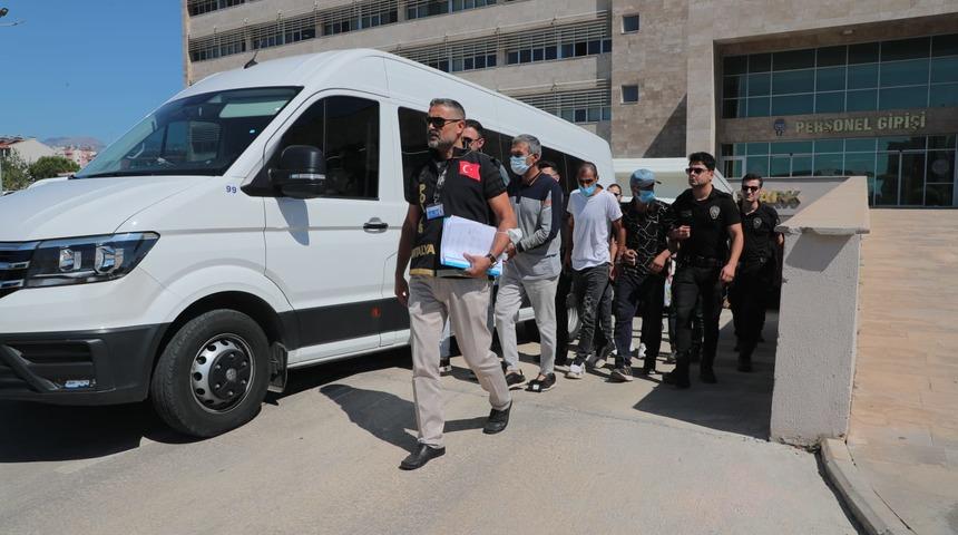 Antalya'da farklı su&ccedil;lardan aranan 51 zanlı operasyonla yakalandı