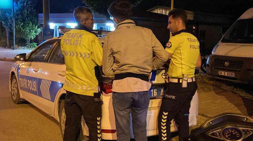 "Benim amcam polis" dedi, cezadan kurtulamadı