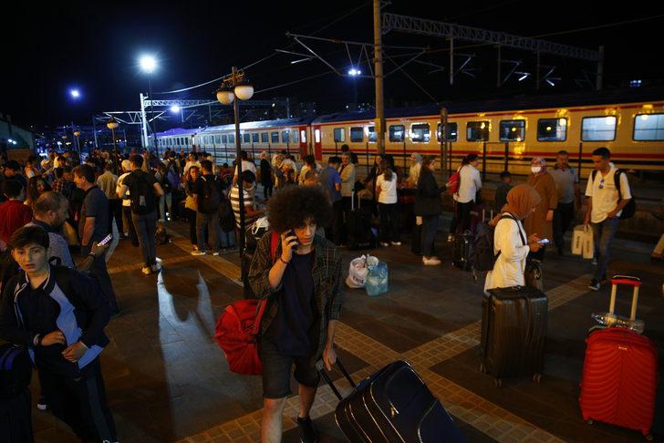 GÜNCELLEME - Yozgat'ta yük treninin vagonunun devrilmesi nedeniyle Ankara-Kayseri demir yolu ulaşıma kapandı G3
