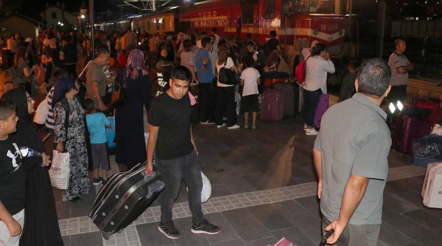 Yozgat'ta yük treninin vagonu devrildi! Ankara-Kayseri demir yolu ulaşıma kapandı