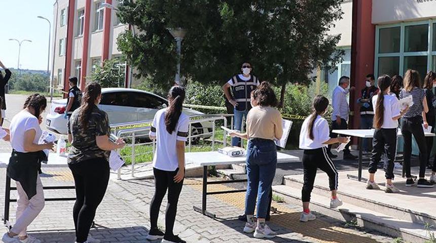 SON DAKİKA | YKS heyecanı! Milyonlarca aday TYT'de ter döktü, AYT ve YDT yarın yapılacak