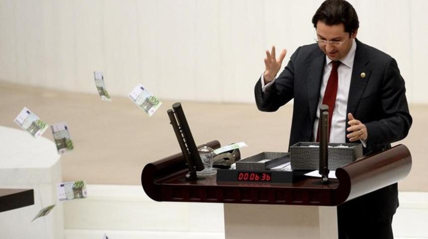 CHP'li vekil TBMM'de Euro'ları havaya sa&ccedil;tı