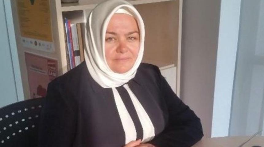 İlk başörtülü bakan Ayşen Gürcan oldu