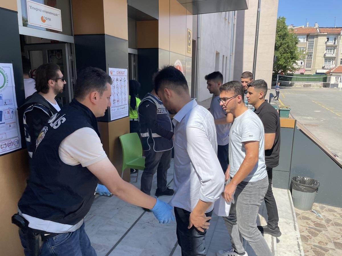 Konya, Karaman, Aksaray ve Afyonkarahisar'da YKS heyecanı